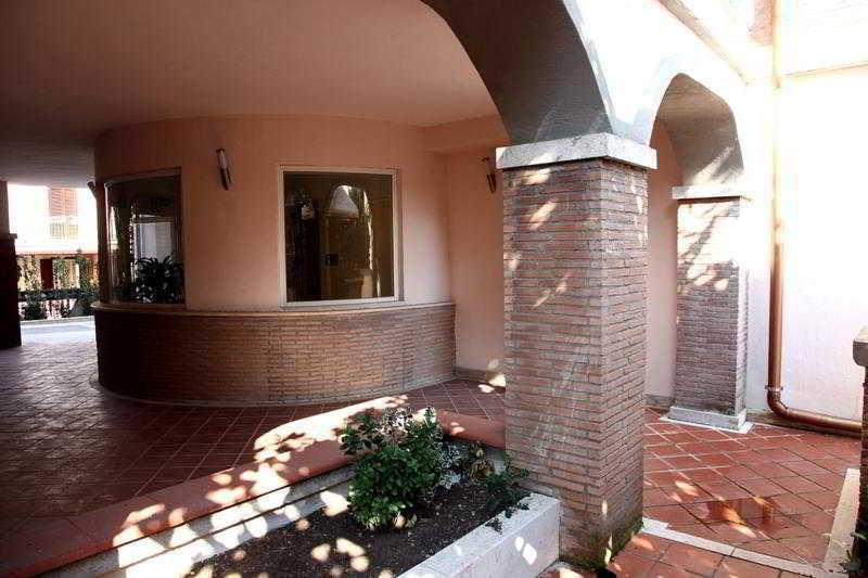 Idria Hotel Тиволи Экстерьер фото