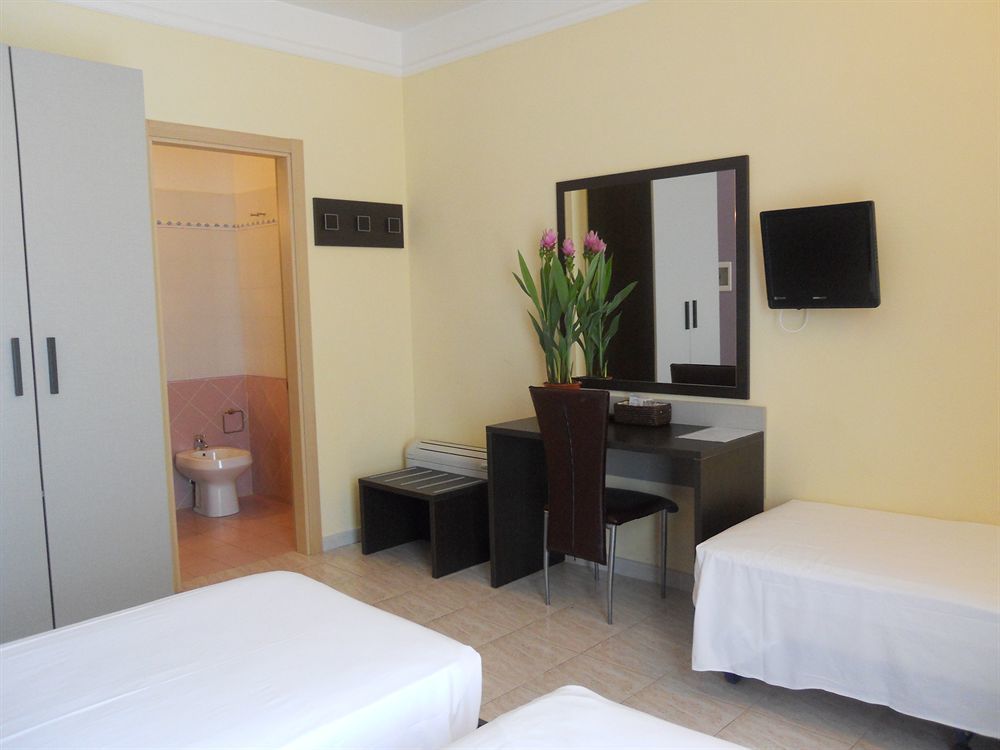 Idria Hotel Тиволи Экстерьер фото