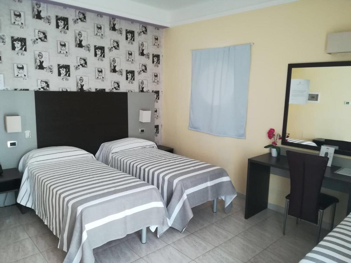 Idria Hotel Тиволи Экстерьер фото