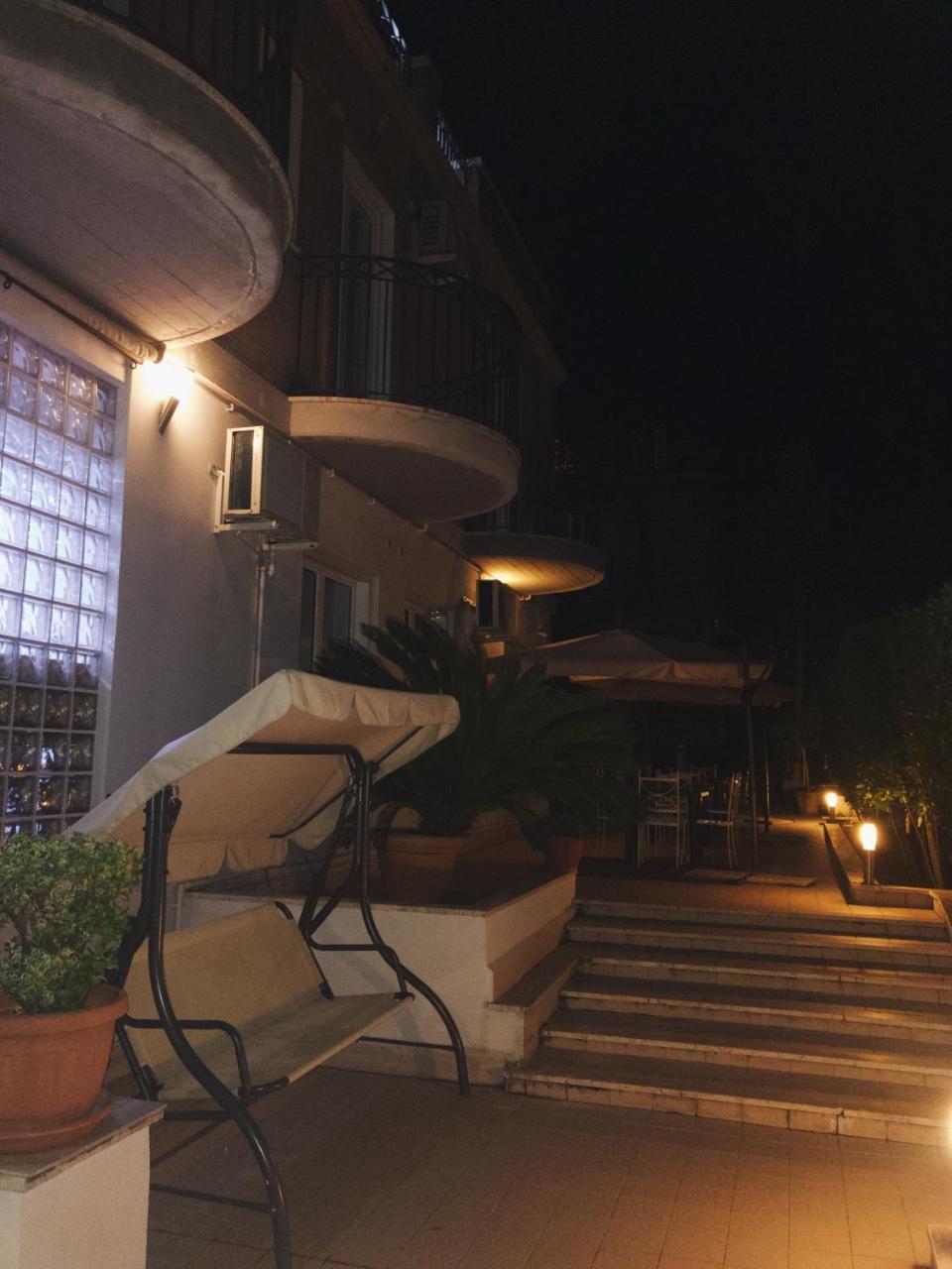 Idria Hotel Тиволи Экстерьер фото